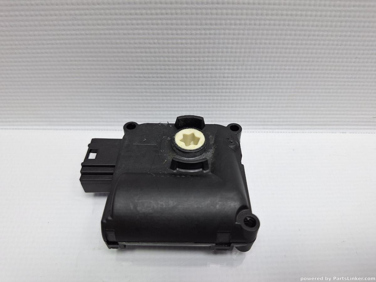 Motoras clapeta aeroterma AUDI A6 III Avant (4F5, C6) [ 2005 - 2011 ] TDI (BLB, BRE) 103KW|140HP BOSCH 0132801359 OEM 4F0820511B