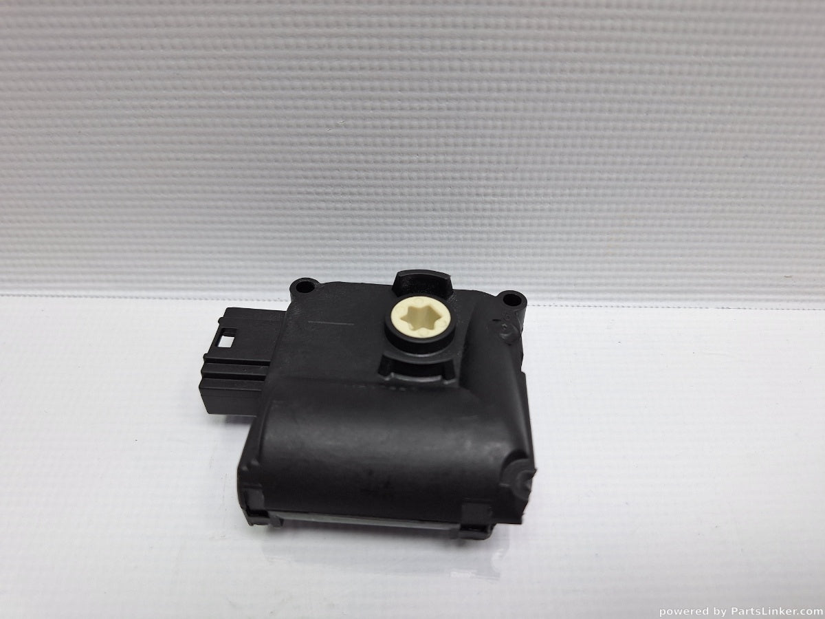 Motoras clapeta aeroterma AUDI A6 III Avant (4F5, C6) [ 2005 - 2011 ] TDI (BLB, BRE) 103KW|140HP BOSCH 0132801359 4F0820511A