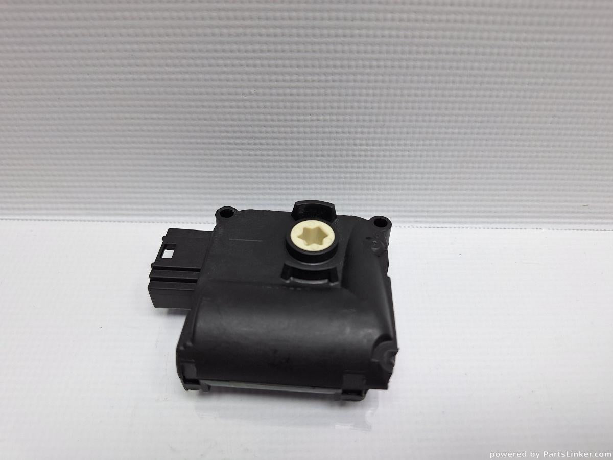 Motoras clapeta aeroterma AUDI A6 III Avant (4F5, C6) [ 2005 - 2011 ] TDI (BLB, BRE) 103KW|140HP BOSCH 0132801359 OEM 4F0820511A
