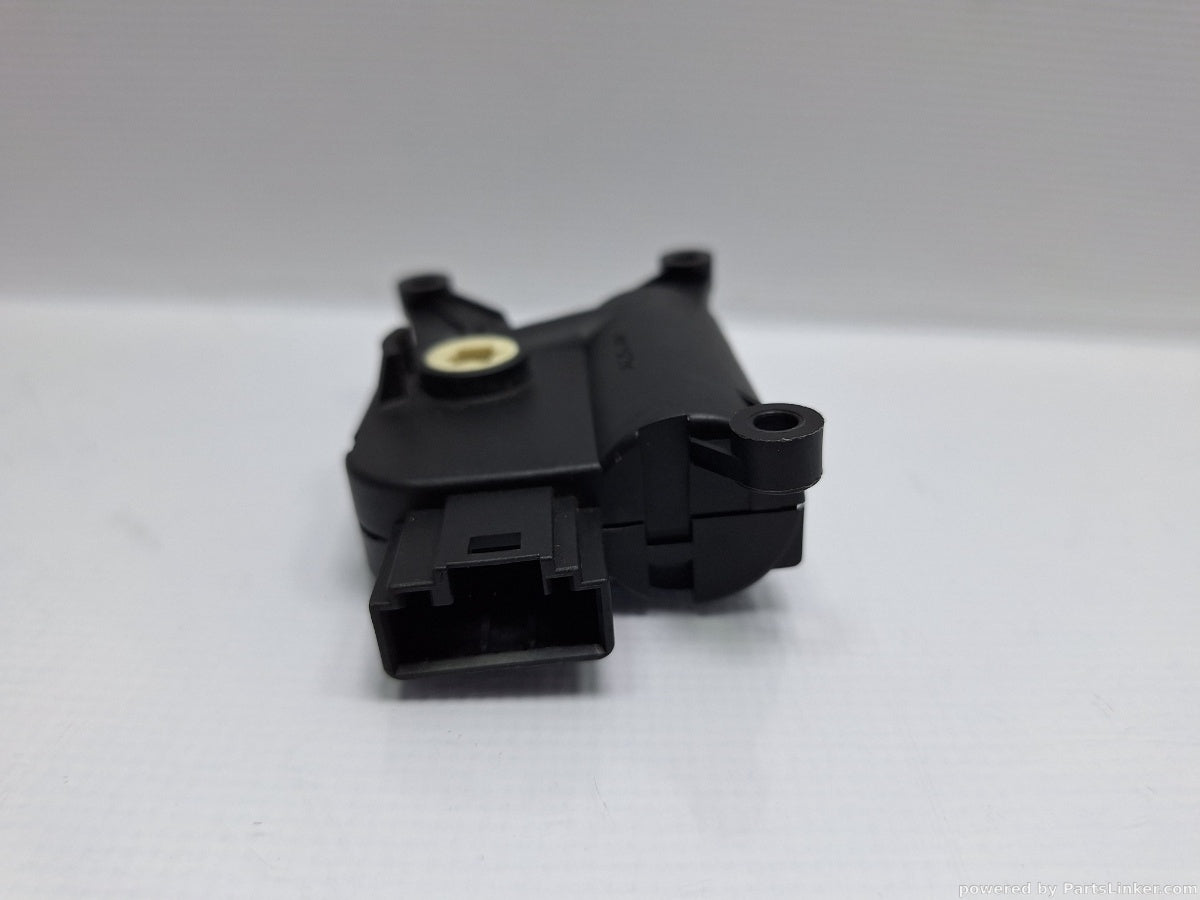 Motoras clapeta aeroterma AUDI A6 III Avant (4F5, C6) [ 2005 - 2011 ] TDI (BLB, BRE) 103KW|140HP BOSCH 0132801358 4F0820511