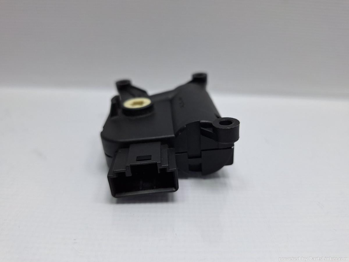 Motoras clapeta aeroterma AUDI A6 III Avant (4F5, C6) [ 2005 - 2011 ] TDI (BLB, BRE) 103KW|140HP BOSCH 0132801358 OEM 4F0820511