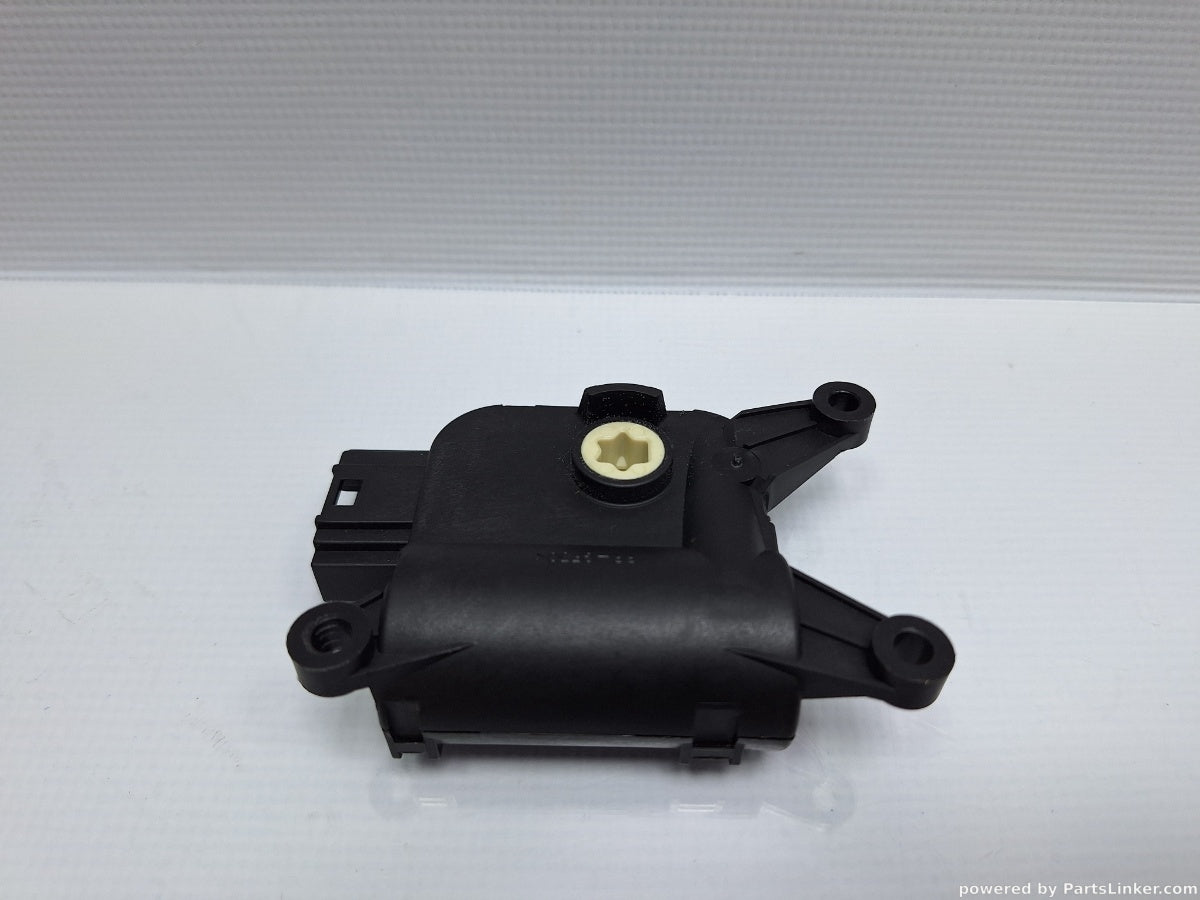 Motoras clapeta aeroterma AUDI A6 III Avant (4F5, C6) [ 2005 - 2011 ] TDI (BLB, BRE) 103KW|140HP BOSCH 0132801358 4F0820511