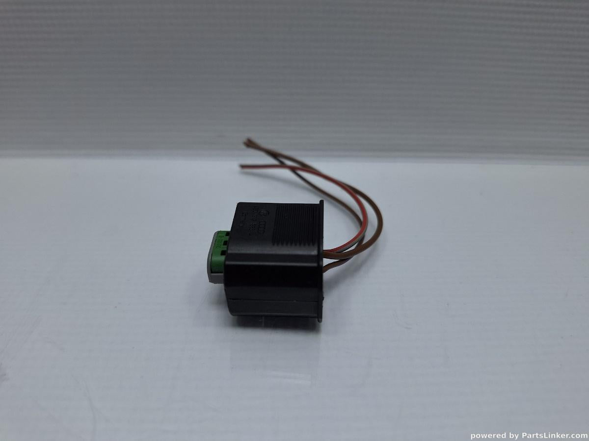 Mufa / conector senzor calitate aer AUDI A6 III Avant (4F5, C6) [ 2005 - 2011 ] TDI (BLB, BRE) 103KW|140HP OEM 4B0972883A