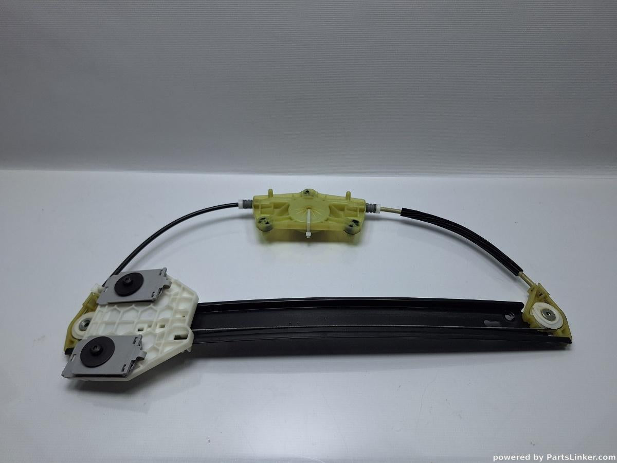 Motoras macara geam dreapta spate AUDI A6 III Avant (4F5, C6) [ 2005 - 2011 ] TDI (BLB, BRE) 103KW|140HP OEM 4F0839462B