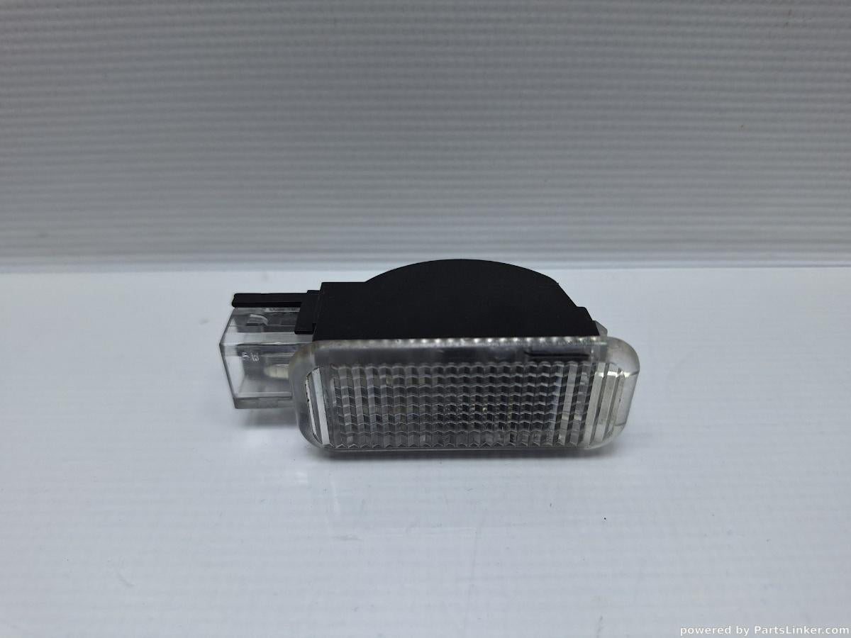 Lampa usa AUDI A6 III Avant (4F5, C6) [ 2005 - 2011 ] TDI (BLB, BRE) 103KW|140HP OEM 4B0947415A