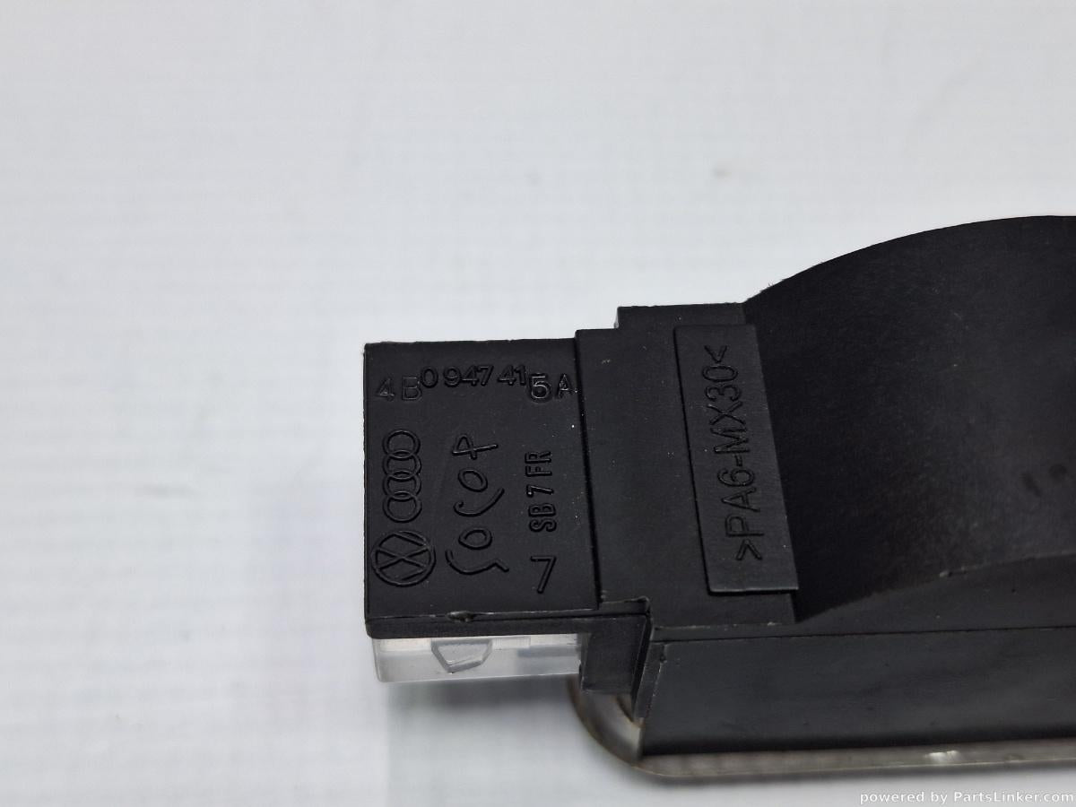 Lampa usa AUDI A6 III Avant (4F5, C6) [ 2005 - 2011 ] TDI (BLB, BRE) 103KW|140HP OEM 4B0947415A