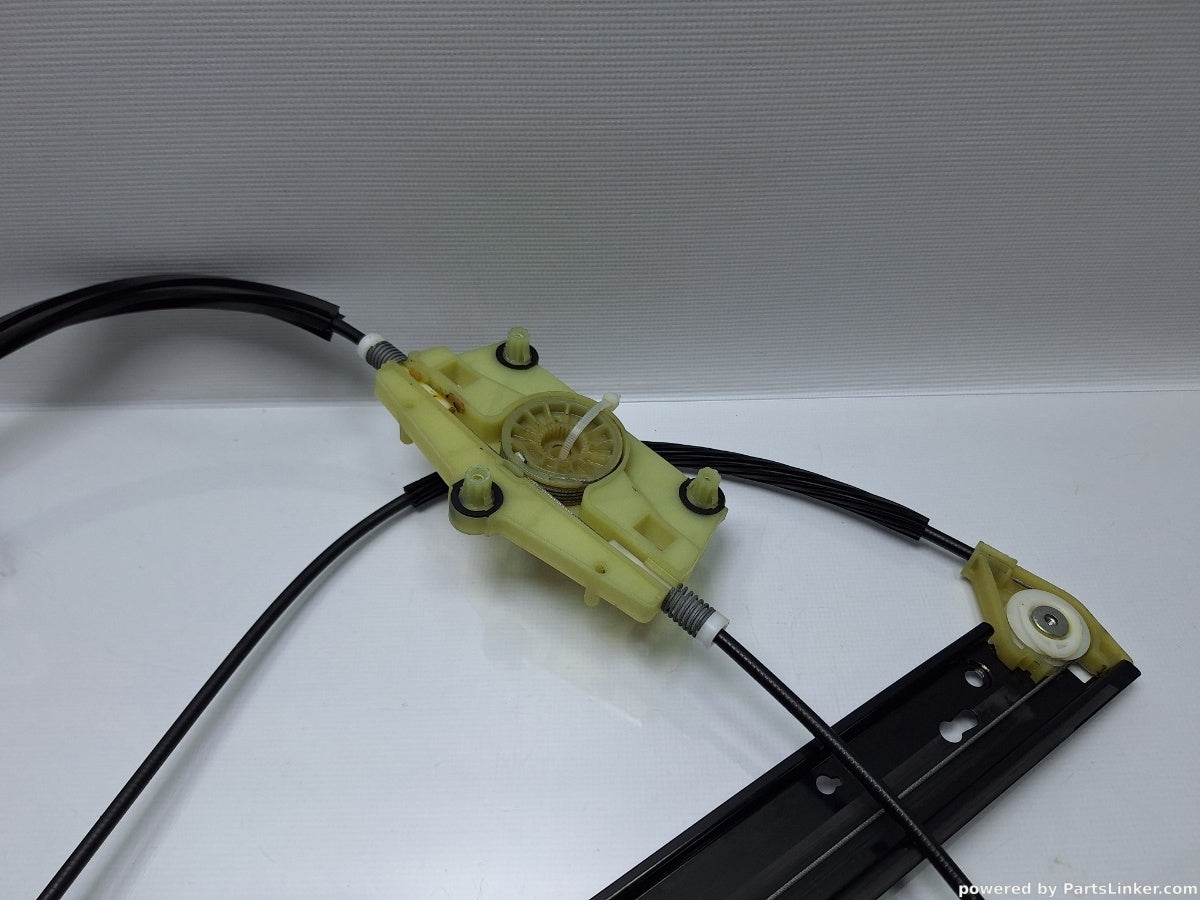 Macara geam dreapta fata AUDI A6 III Avant (4F5, C6) [ 2005 - 2011 ] TDI (BLB, BRE) 103KW|140HP 4F0837462