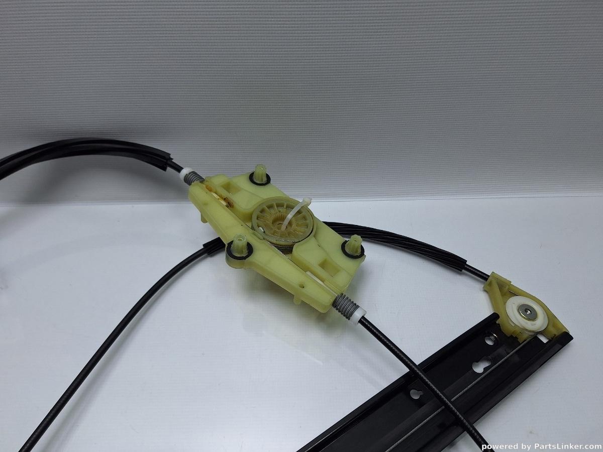 Macara geam dreapta fata AUDI A6 III Avant (4F5, C6) [ 2005 - 2011 ] TDI (BLB, BRE) 103KW|140HP OEM 4F0837462