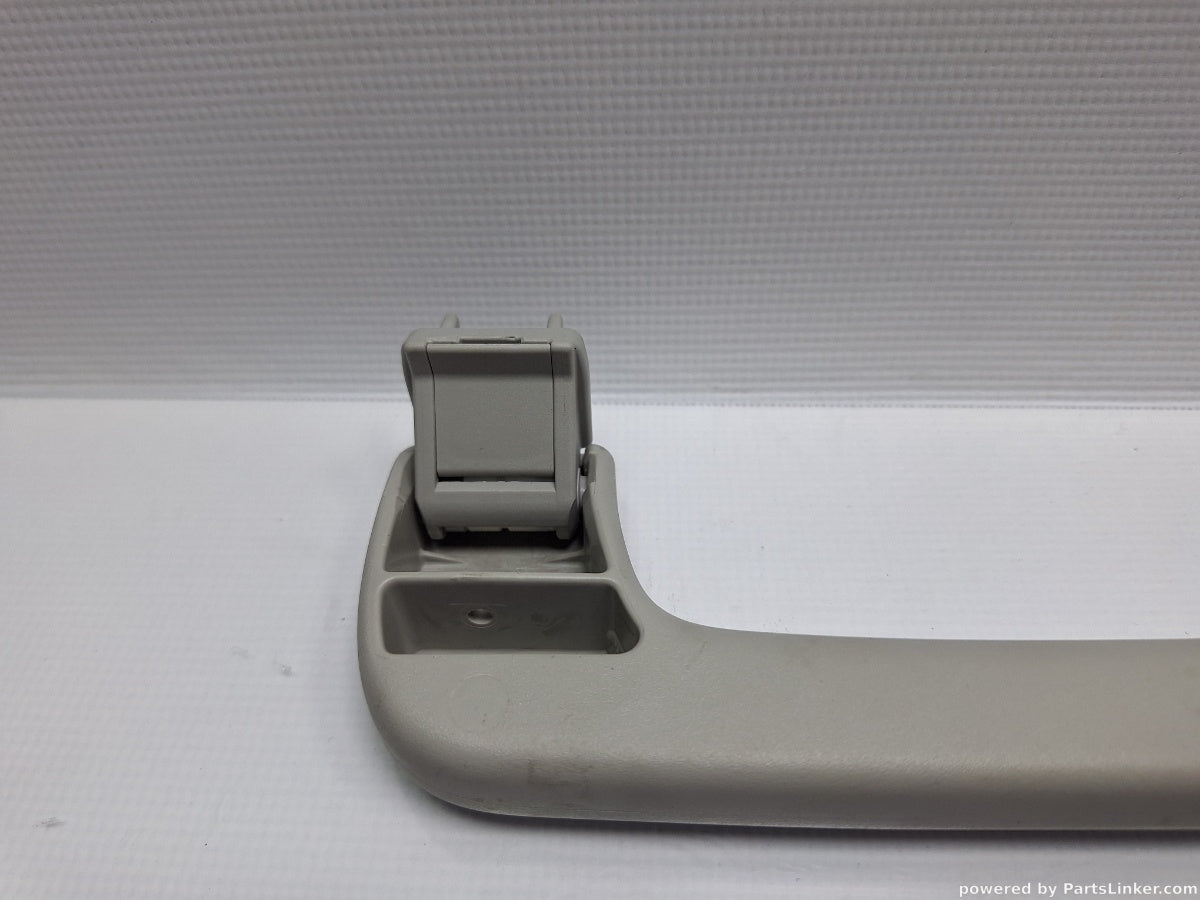 Maner plafon fata AUDI A6 III Avant (4F5, C6) [ 2005 - 2011 ] TDI (BLB, BRE) 103KW|140HP 8P0857607M