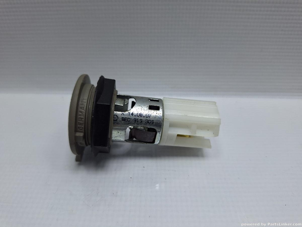 Priza portbagaj AUDI A6 III Avant (4F5, C6) [ 2005 - 2011 ] TDI (BLB, BRE) 103KW|140HP OEM 8E0919309