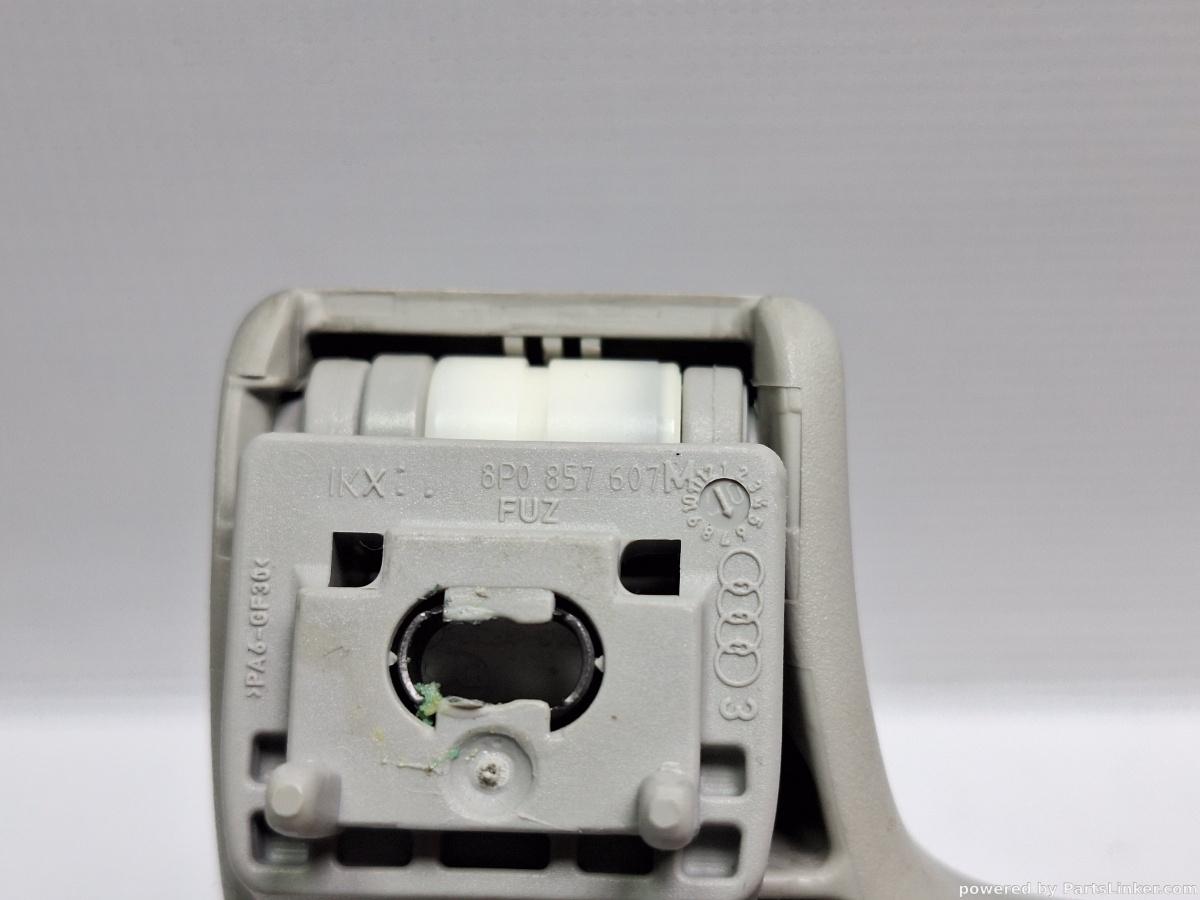 Maner plafon stanga spate AUDI A6 III Avant (4F5, C6) [ 2005 - 2011 ] TDI (BLB, BRE) 103KW|140HP OEM 8P0857607N