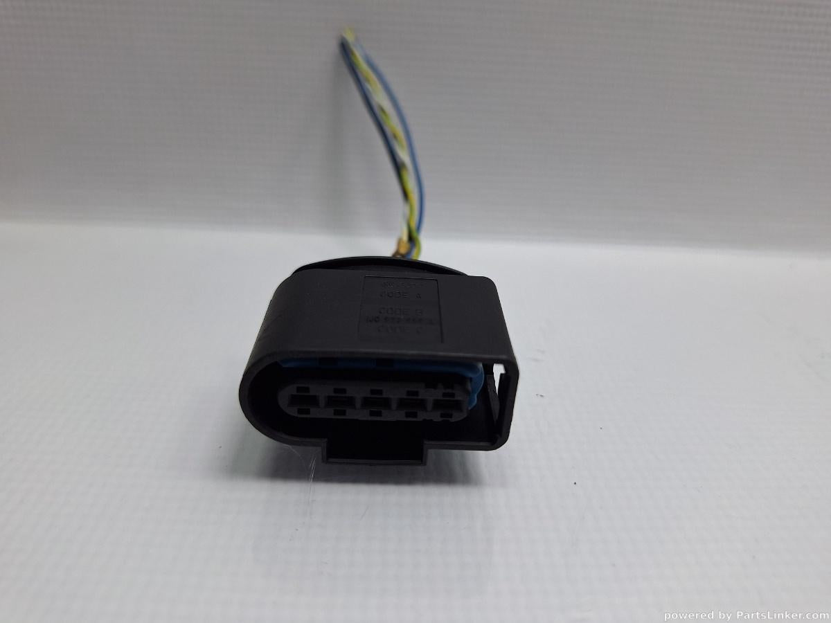 Mufa / conector 5 pini AUDI A6 III Avant (4F5, C6) [ 2005 - 2011 ] TDI (BLB, BRE) 103KW|140HP OEM 1J0973999A