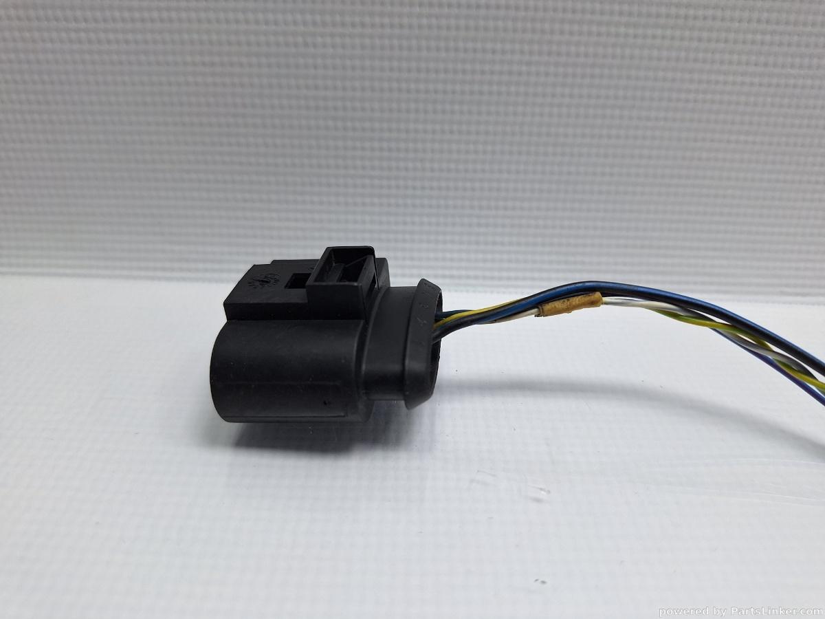 Mufa / conector 5 pini AUDI A6 III Avant (4F5, C6) [ 2005 - 2011 ] TDI (BLB, BRE) 103KW|140HP OEM 1J0973999A