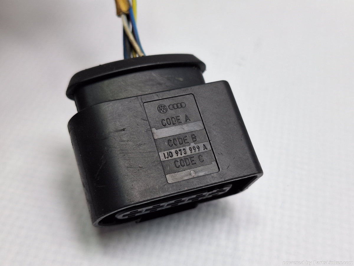 Mufa / conector 5 pini AUDI A6 III Avant (4F5, C6) [ 2005 - 2011 ] TDI (BLB, BRE) 103KW|140HP 1J0973999A