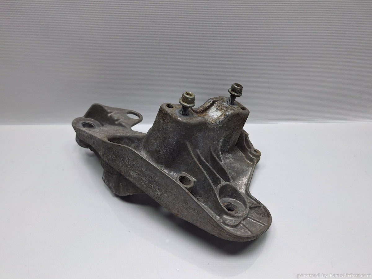 Suport bara stabilizatoare stanga fata AUDI A6 III Avant (4F5, C6) [ 2005 - 2011 ] TDI (BLB, BRE) 103KW|140HP 4F0199351AG