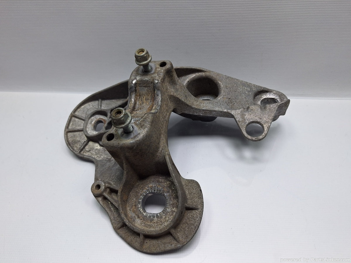 Suport bara stabilizatoare stanga fata AUDI A6 III Avant (4F5, C6) [ 2005 - 2011 ] TDI (BLB, BRE) 103KW|140HP 4F0199351AG