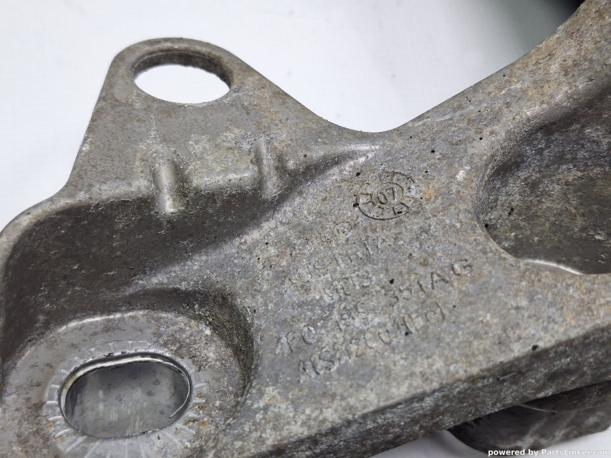 Suport bara stabilizatoare stanga fata AUDI A6 III Avant (4F5, C6) [ 2005 - 2011 ] TDI (BLB, BRE) 103KW|140HP 4F0199351AG