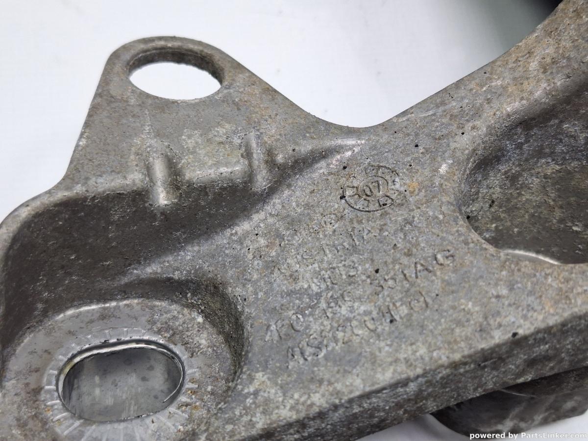Suport bara stabilizatoare stanga fata AUDI A6 III Avant (4F5, C6) [ 2005 - 2011 ] TDI (BLB, BRE) 103KW|140HP OEM 4F0199351AG