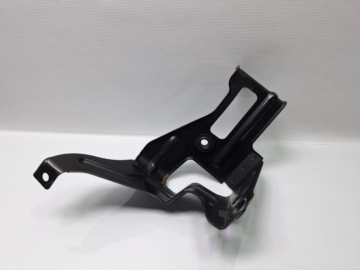 Suport rezervor vacuum AUDI A6 III Avant (4F5, C6) [ 2005 - 2011 ] TDI (BLB, BRE) 103KW|140HP OEM 03G131529B