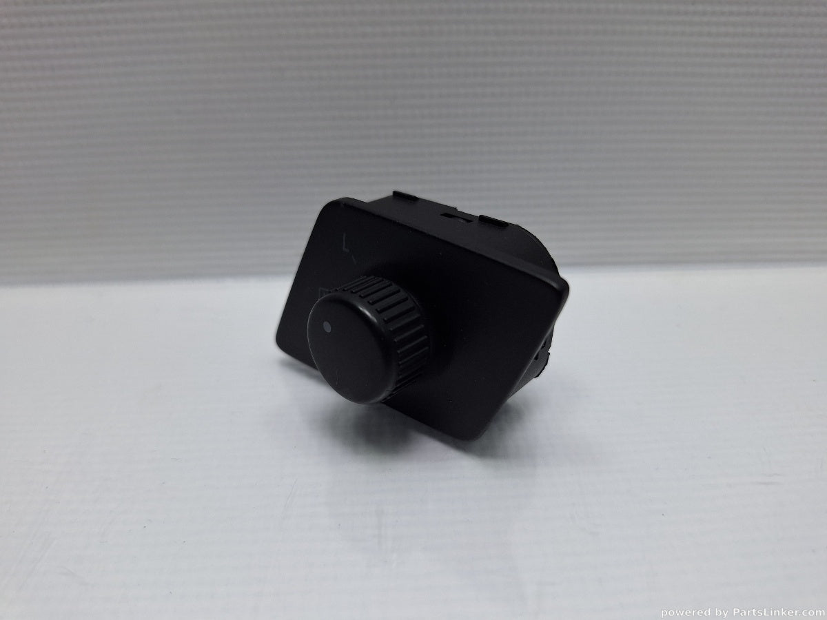 Buton reglaj oglinzi VOLKSWAGEN POLO (9N_) [ 2001 - 2012 ] 16V (AUA, BBY, BKY) 55KW|75HP 6Q1959565D