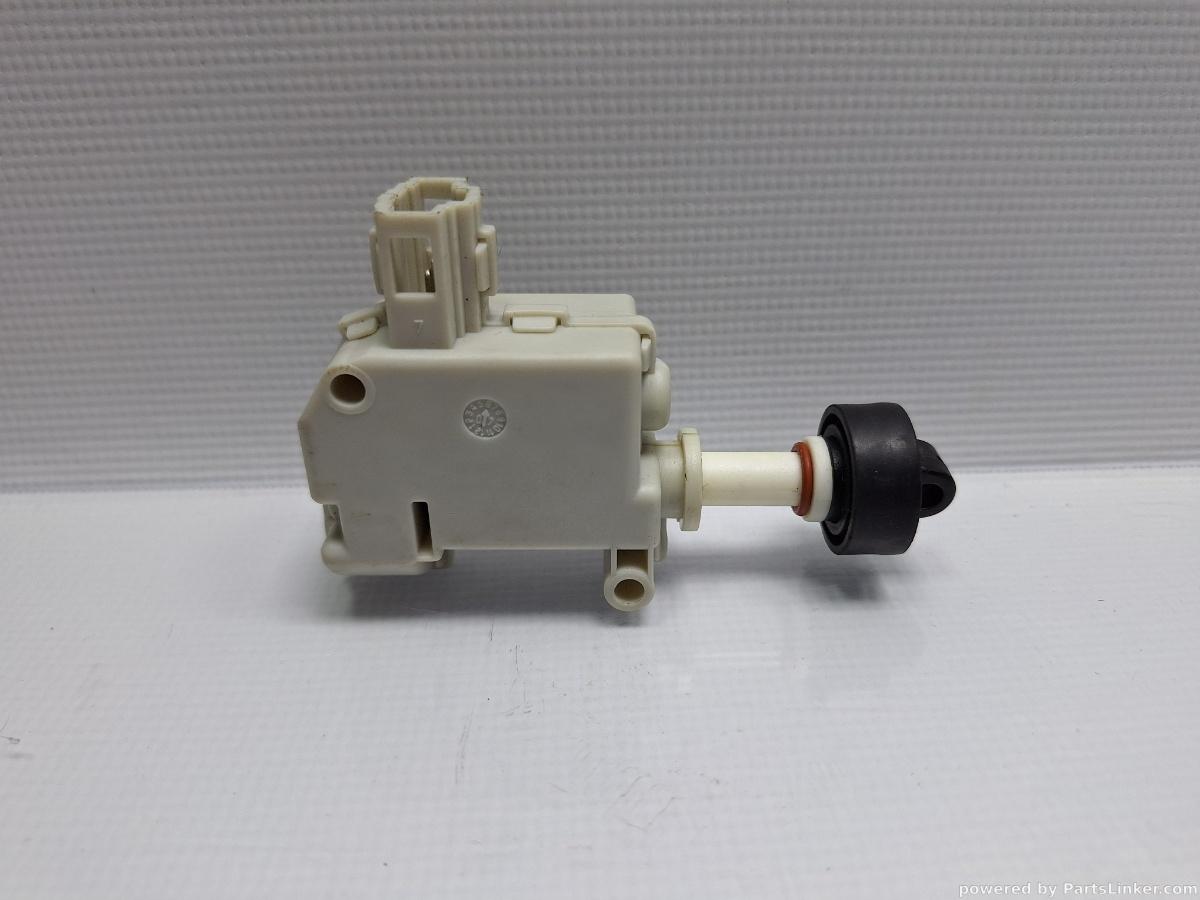 Actuator inchidere centralizata VOLKSWAGEN POLO (9N_) [ 2001 - 2012 ] 16V (AUA, BBY, BKY) 55KW|75HP OEM 3B0959782A