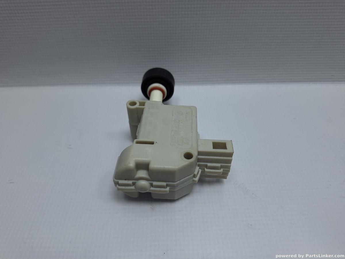 Actuator inchidere centralizata VOLKSWAGEN POLO (9N_) [ 2001 - 2012 ] 16V (AUA, BBY, BKY) 55KW|75HP OEM 3B0959782A