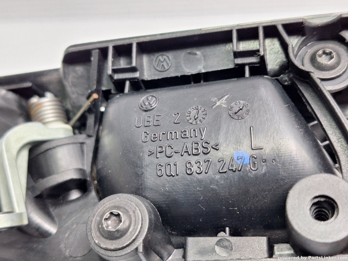 Maner usa stanga fata VOLKSWAGEN POLO (9N_) [ 2001 - 2012 ] 16V (AUA, BBY, BKY) 55KW|75HP 6Q1837247G