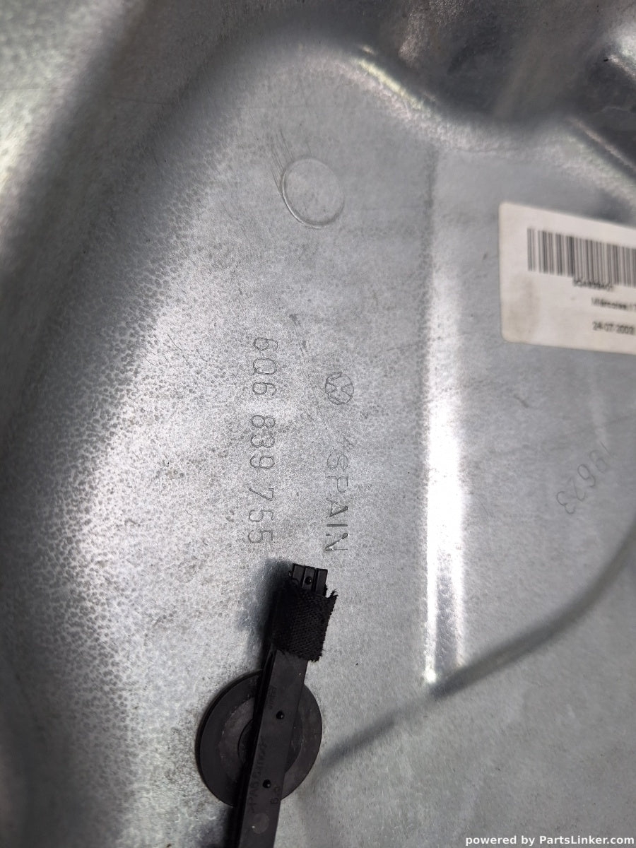 Macara geam electric stanga spate VOLKSWAGEN POLO (9N_) [ 2001 - 2012 ] 16V (AUA, BBY, BKY) 55KW|75HP 6Q6839755