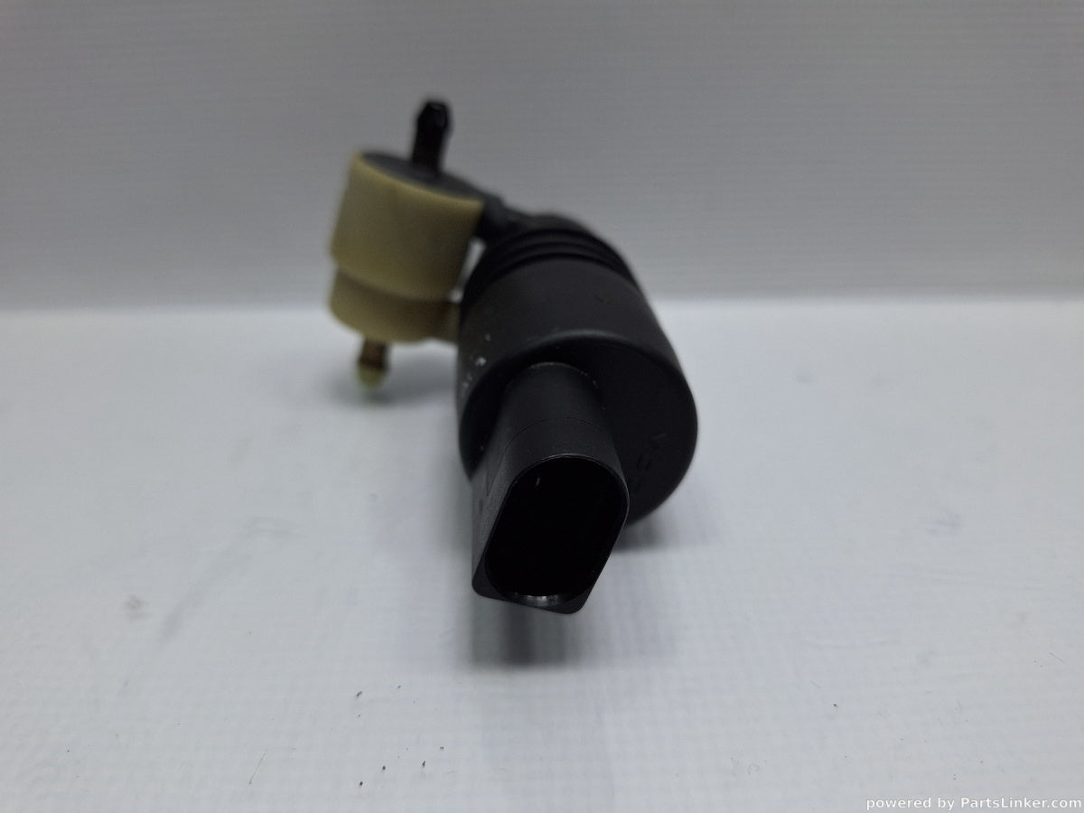 Pompita lichid parbriz VOLKSWAGEN POLO (9N_) [ 2001 - 2012 ] 16V (AUA, BBY, BKY) 55KW|75HP 1K6955651