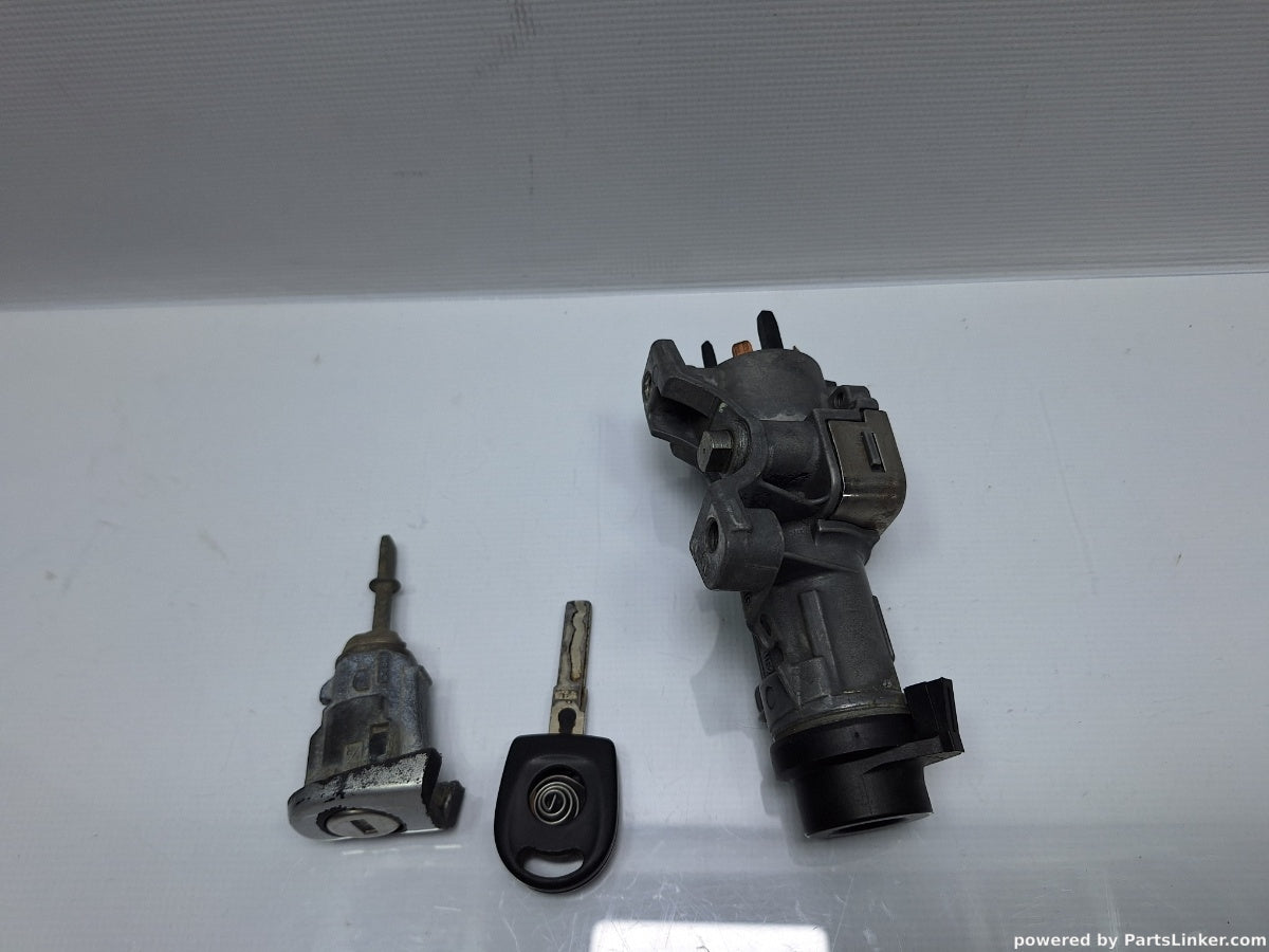 Contact cu cheie si butuc VOLKSWAGEN POLO (9N_) [ 2001 - 2012 ] TDI (AMF, BAY) 55KW|75HP 4B0905851