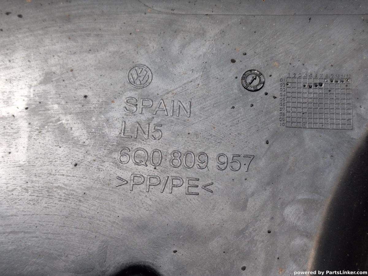 Carenaj roata stanga fata VOLKSWAGEN POLO (9N_) [ 2001 - 2012 ] 16V (AUA, BBY, BKY) 55KW|75HP OEM  6Q0809957