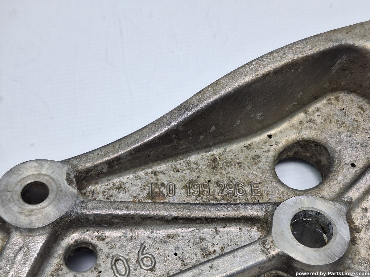 Consola brat bascula dreapta fata VOLKSWAGEN GOLF V (1K1) [ 2003 - 2009 ] TDI (BKC, BLS, BXE) 77KW|105HP 1K0199296E