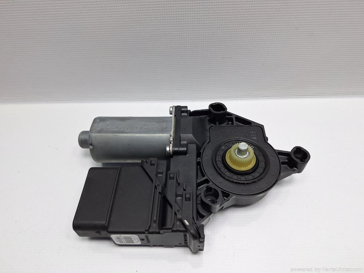 Motoras macara geam dreapta spate VOLKSWAGEN GOLF V (1K1) [ 2003 - 2009 ] TDI (BKC, BLS, BXE) 77KW|105HP OEM 1K4839402E