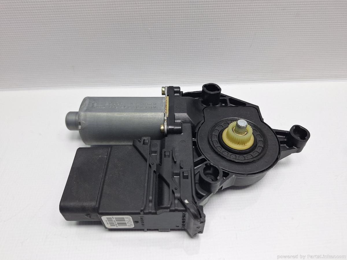 Motoras macara geam dreapta spate VOLKSWAGEN GOLF IV (1J1) [ 1997 - 2007 ] TDI (ATD, AXR) 74KW|101HP OEM 105407-301