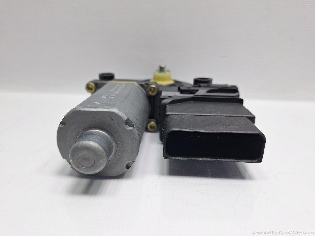 Motoras macara geam dreapta spate VOLKSWAGEN GOLF IV (1J1) [ 1997 - 2007 ] TDI (ATD, AXR) 74KW|101HP OEM 105407-301
