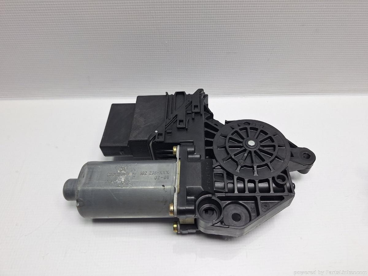 Motoras macara geam dreapta spate VOLKSWAGEN GOLF IV (1J1) [ 1997 - 2007 ] TDI (ATD, AXR) 74KW|101HP OEM 105407-301