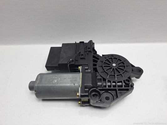 Motoras macara geam dreapta spate VOLKSWAGEN GOLF IV (1J1) [ 1997 - 2007 ] TDI (ATD, AXR) 74KW|101HP OEM 105407-301