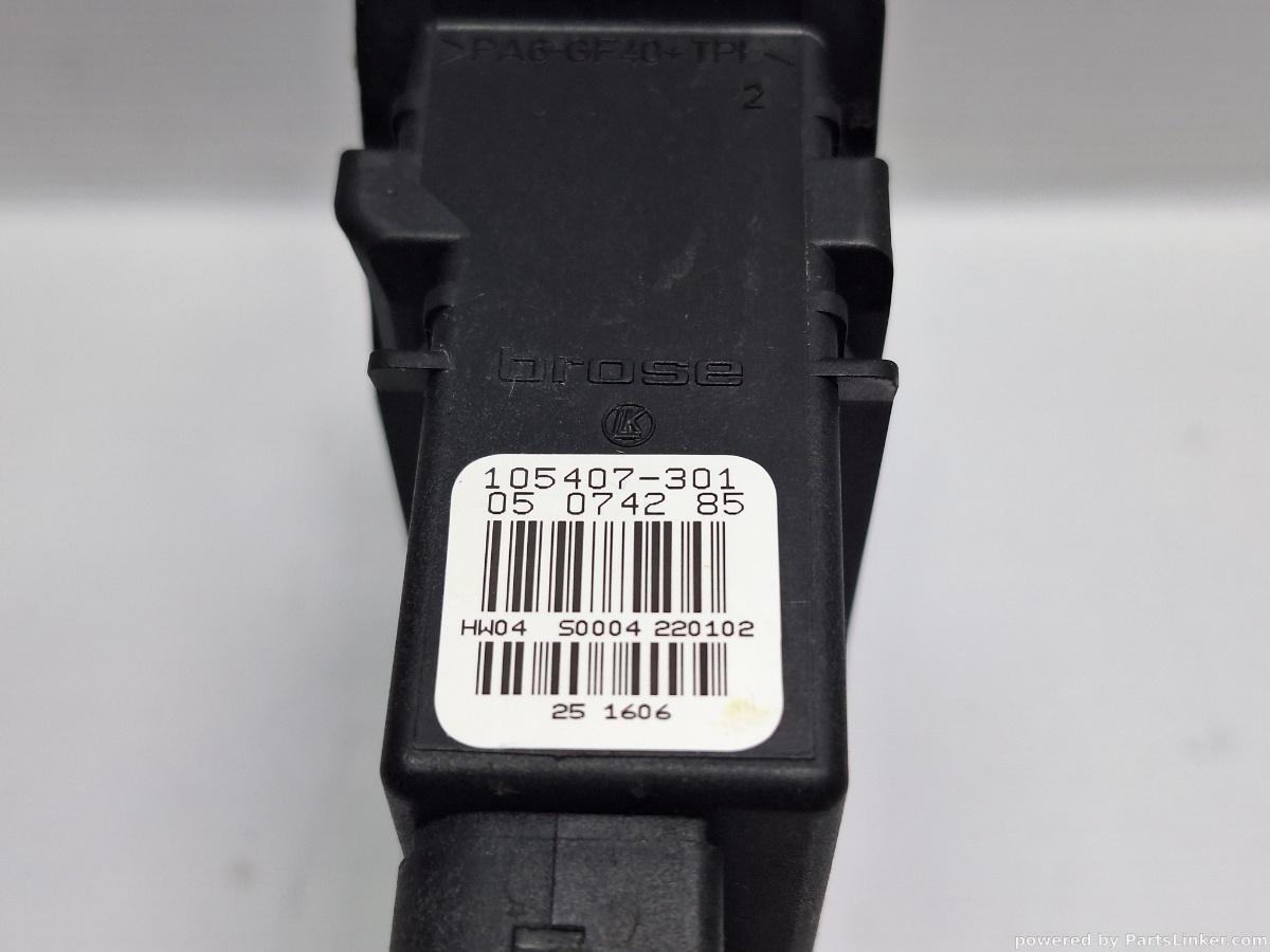 Motoras macara geam dreapta spate VOLKSWAGEN GOLF IV (1J1) [ 1997 - 2007 ] TDI (ATD, AXR) 74KW|101HP OEM 105407-301