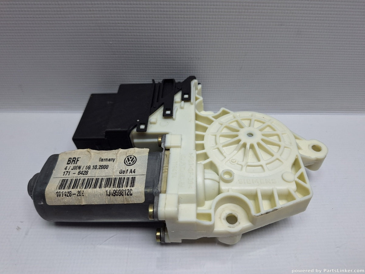 Motoras macara geam dreapta spate VOLKSWAGEN GOLF IV (1J1) [ 1997 - 2007 ] TDI (ATD, AXR) 74KW|101HP 1J4959812C