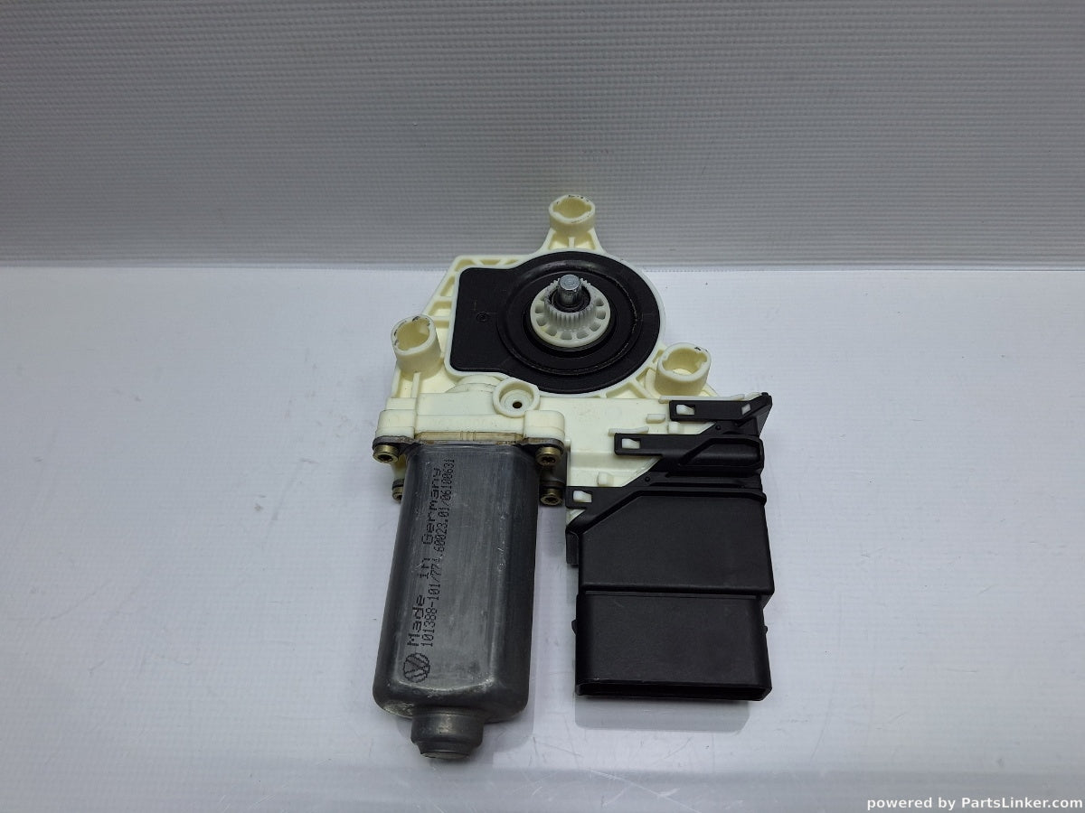 Motoras macara geam dreapta spate VOLKSWAGEN GOLF IV (1J1) [ 1997 - 2007 ] TDI (ATD, AXR) 74KW|101HP 1J4959812C