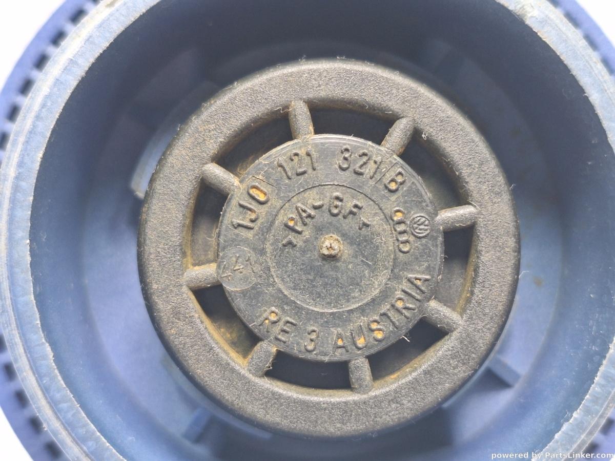 Capac vas expansiune VOLKSWAGEN GOLF IV (1J1) [ 1997 - 2007 ] TDI (ATD, AXR) 74KW|101HP OEM 1J0121321B