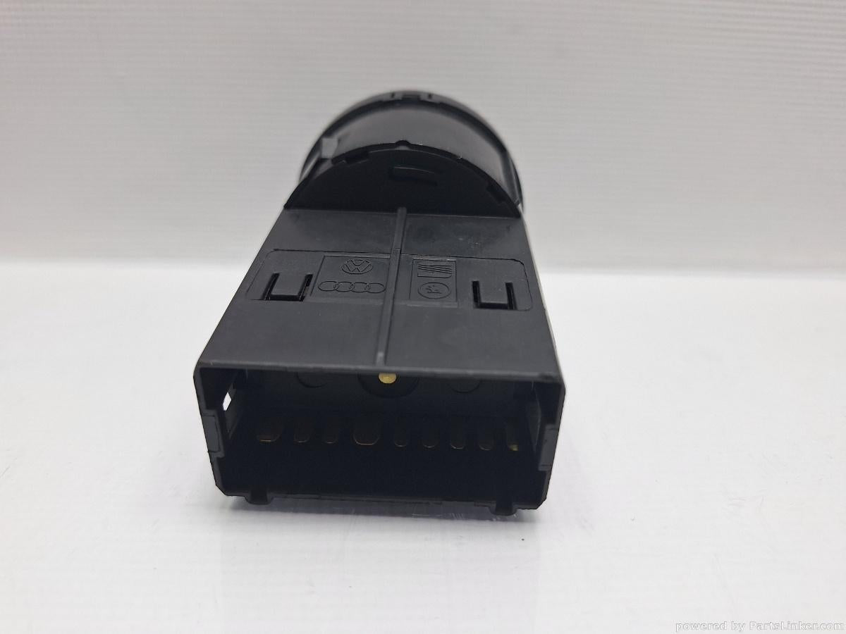 Bloc lumini VOLKSWAGEN GOLF IV (1J1) [ 1997 - 2007 ] TDI (ATD, AXR) 74KW|101HP OEM 1C0941531
