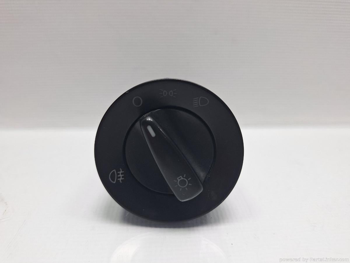 Bloc lumini VOLKSWAGEN GOLF IV (1J1) [ 1997 - 2007 ] TDI (ATD, AXR) 74KW|101HP OEM 1C0941531