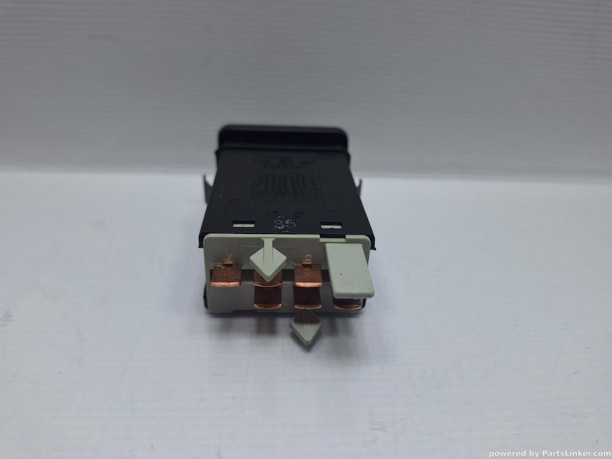 Buton avarie VOLKSWAGEN GOLF IV (1J1) [ 1997 - 2007 ] TDI (ATD, AXR) 74KW|101HP OEM 1J0953235J