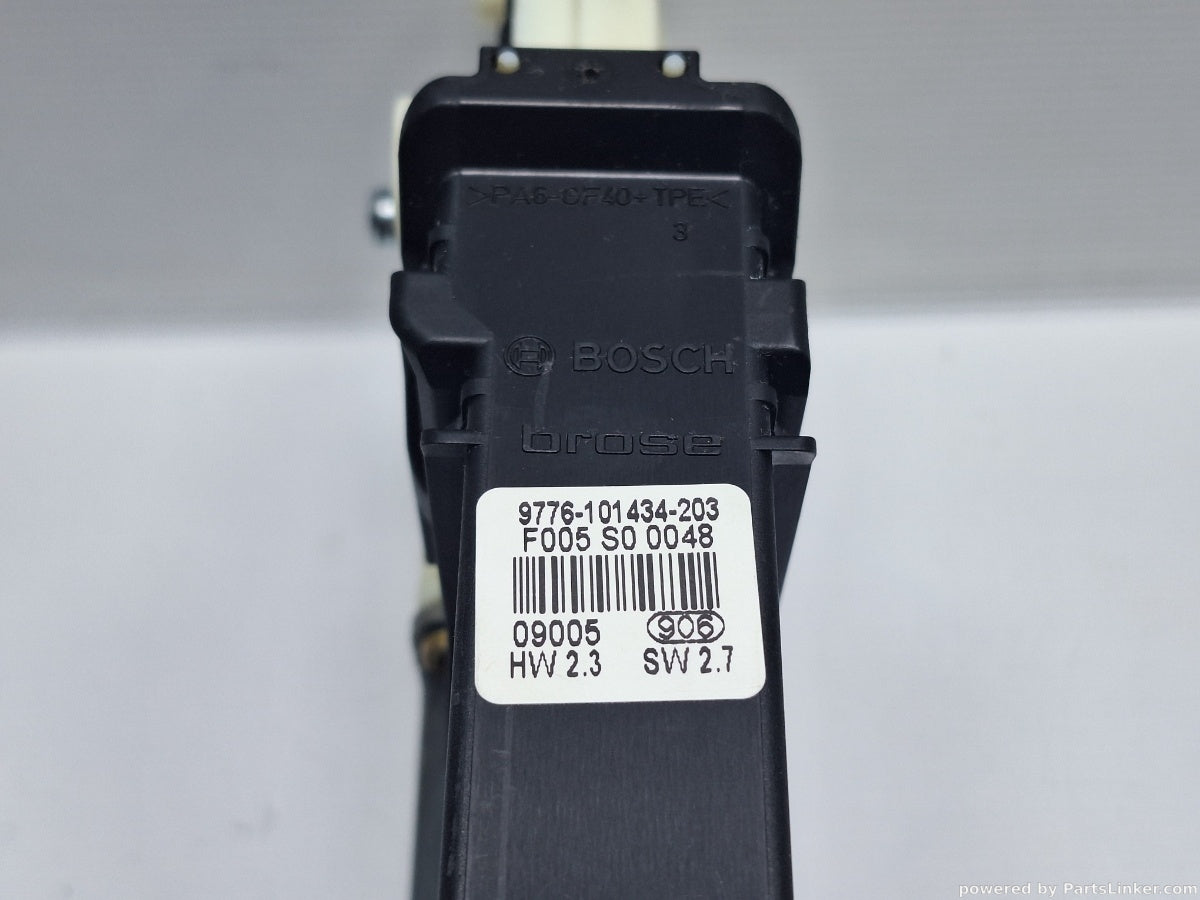 Motoras macara geam dreapta fata VOLKSWAGEN GOLF IV (1J1) [ 1997 - 2007 ] TDI (ATD, AXR) 74KW|101HP 1J1959802D