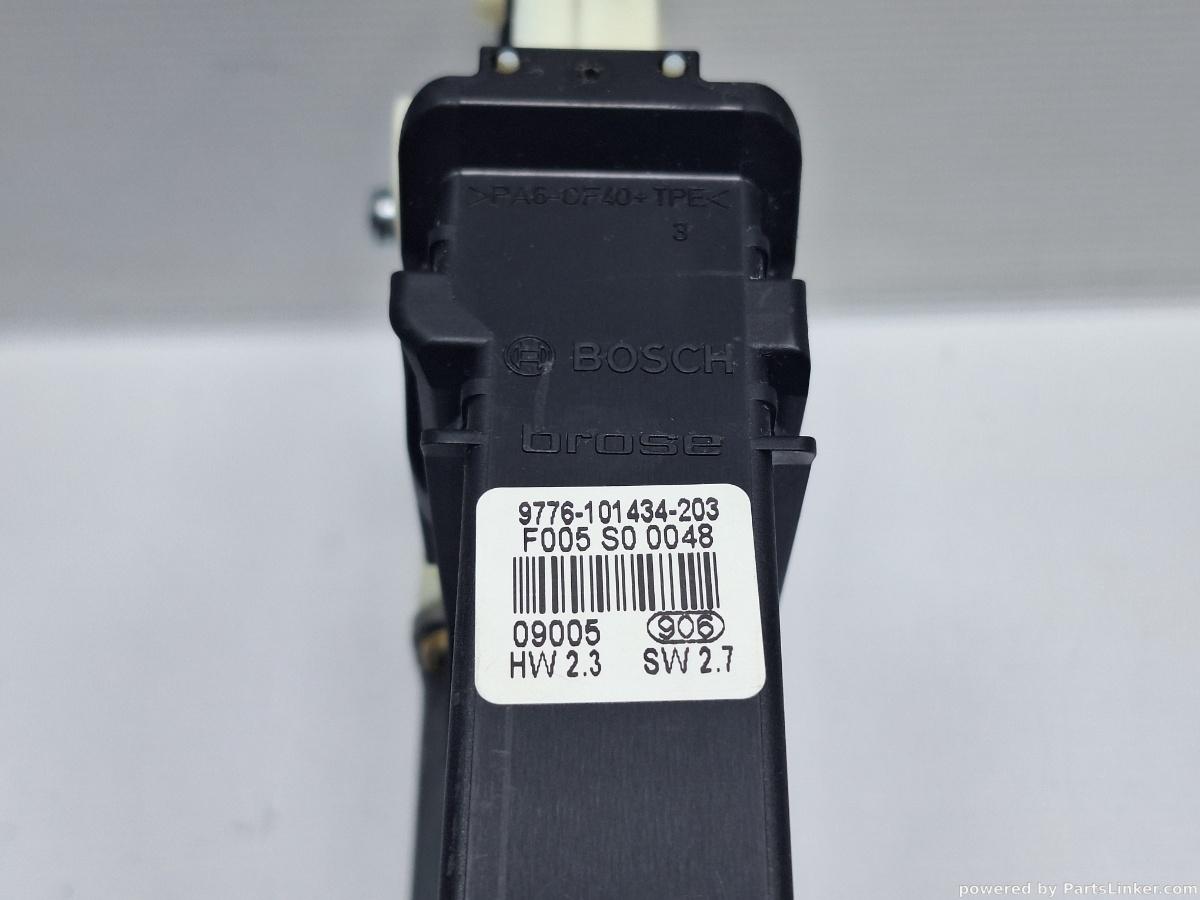 Motoras macara geam dreapta fata VOLKSWAGEN GOLF IV (1J1) [ 1997 - 2007 ] TDI (ATD, AXR) 74KW|101HP OEM 1J1959802D