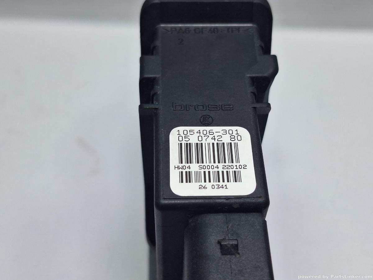 Motoras macara geam stanga spate VOLKSWAGEN GOLF IV (1J1) [ 1997 - 2007 ] TDI (ATD, AXR) 74KW|101HP OEM 105406-301