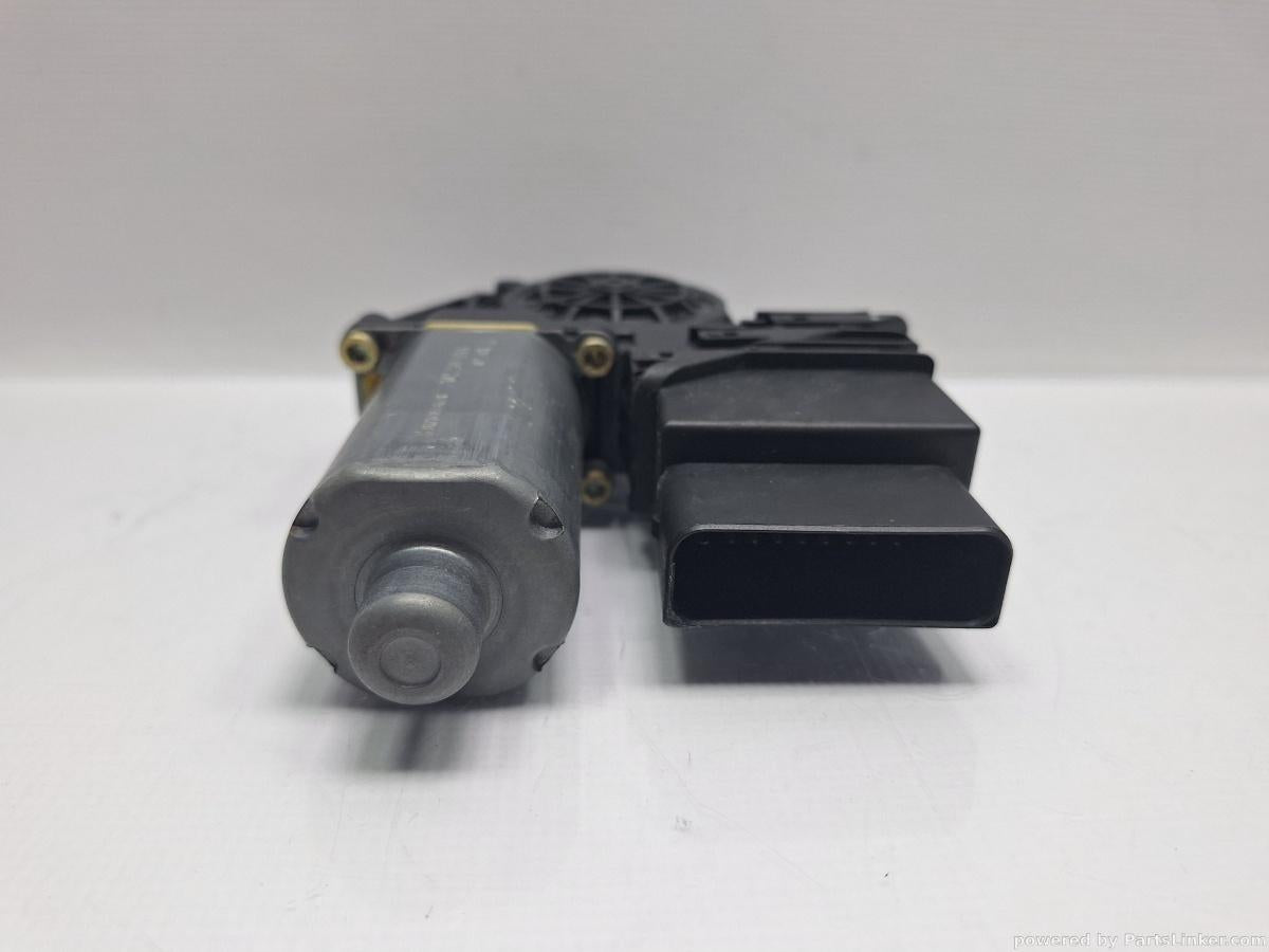 Motoras macara geam stanga spate VOLKSWAGEN GOLF IV (1J1) [ 1997 - 2007 ] TDI (ATD, AXR) 74KW|101HP OEM 105406-301