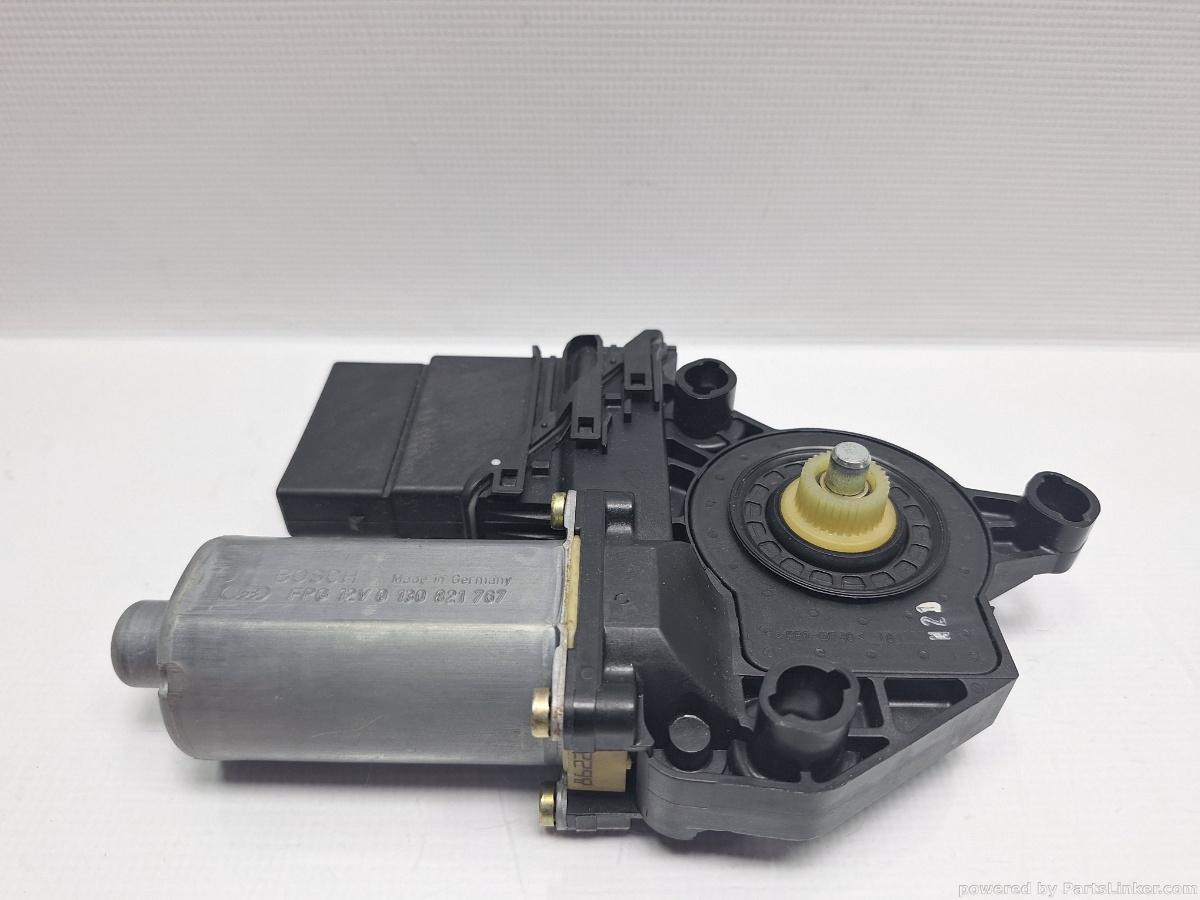 Motoras macara geam stanga spate VOLKSWAGEN GOLF IV (1J1) [ 1997 - 2007 ] TDI (ATD, AXR) 74KW|101HP OEM 105406-301