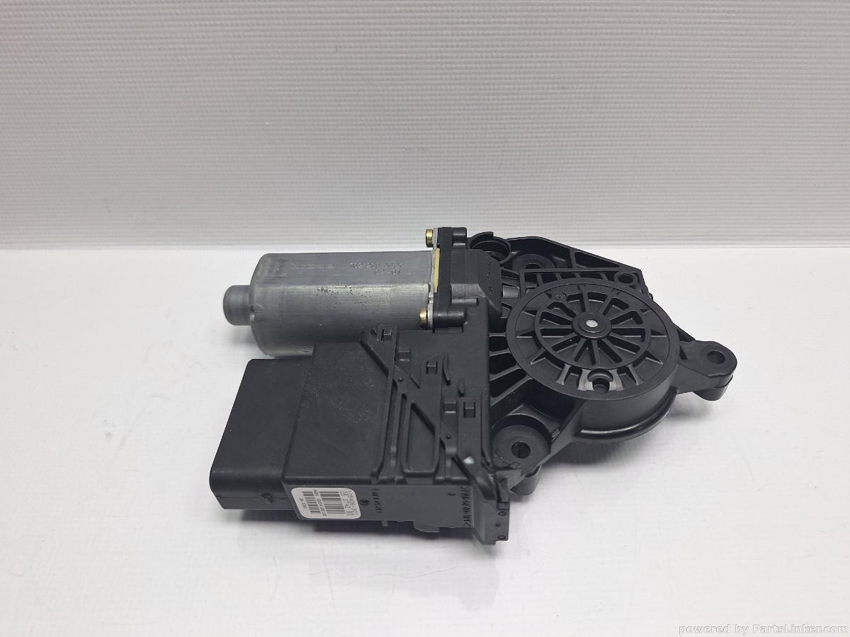 Motoras macara geam stanga spate VOLKSWAGEN GOLF IV (1J1) [ 1997 - 2007 ] TDI (ATD, AXR) 74KW|101HP OEM 105406-301